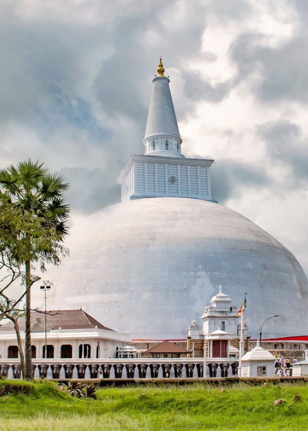 Ruwanwelisaya-Stupa-Anuradhapura-golden-triangle-sri-lanka